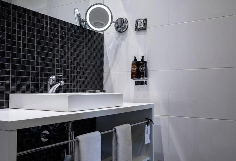 Отель Petit Palace Lealtad Plaza