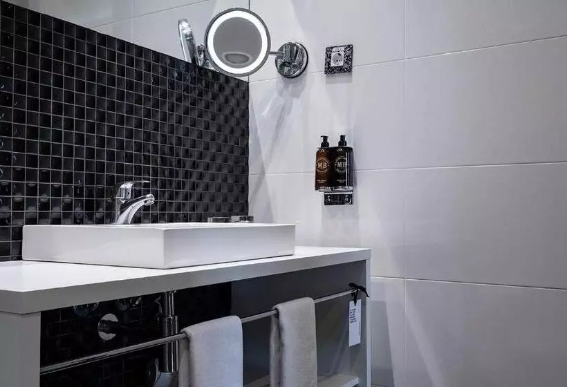 Отель Petit Palace Lealtad Plaza