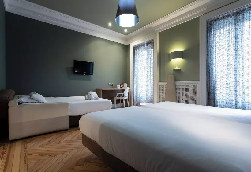 هتل Petit Palace Lealtad Plaza