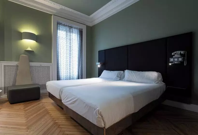 هتل Petit Palace Lealtad Plaza