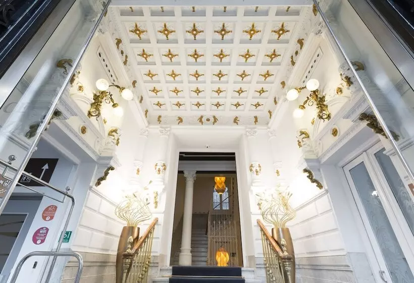 هتل Petit Palace Lealtad Plaza