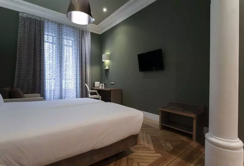 هتل Petit Palace Lealtad Plaza