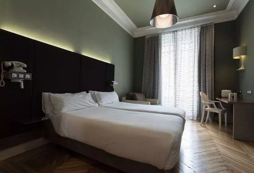 هتل Petit Palace Lealtad Plaza