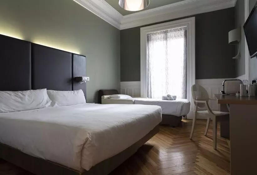 هتل Petit Palace Lealtad Plaza