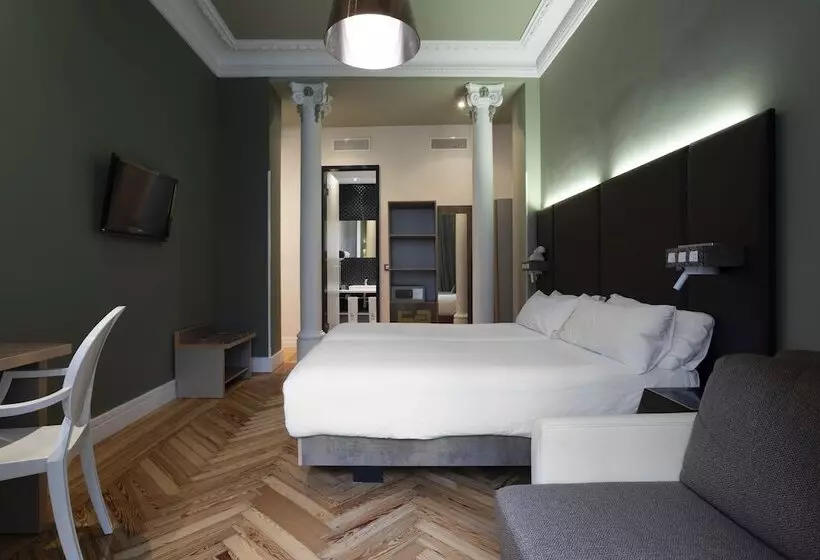 هتل Petit Palace Lealtad Plaza