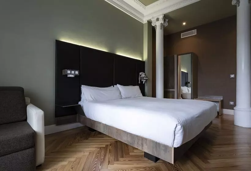 هتل Petit Palace Lealtad Plaza