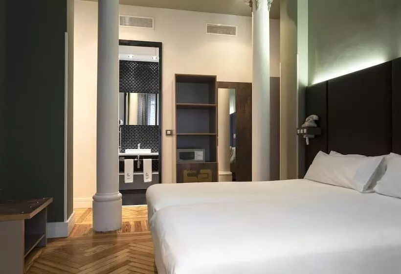 هتل Petit Palace Lealtad Plaza