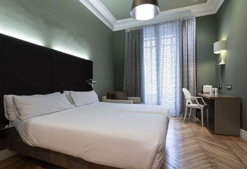 هتل Petit Palace Lealtad Plaza