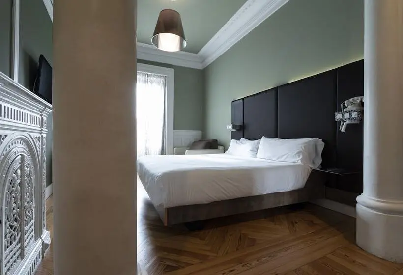 هتل Petit Palace Lealtad Plaza
