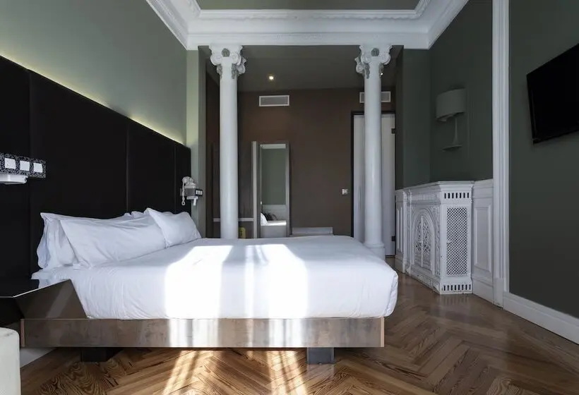 هتل Petit Palace Lealtad Plaza