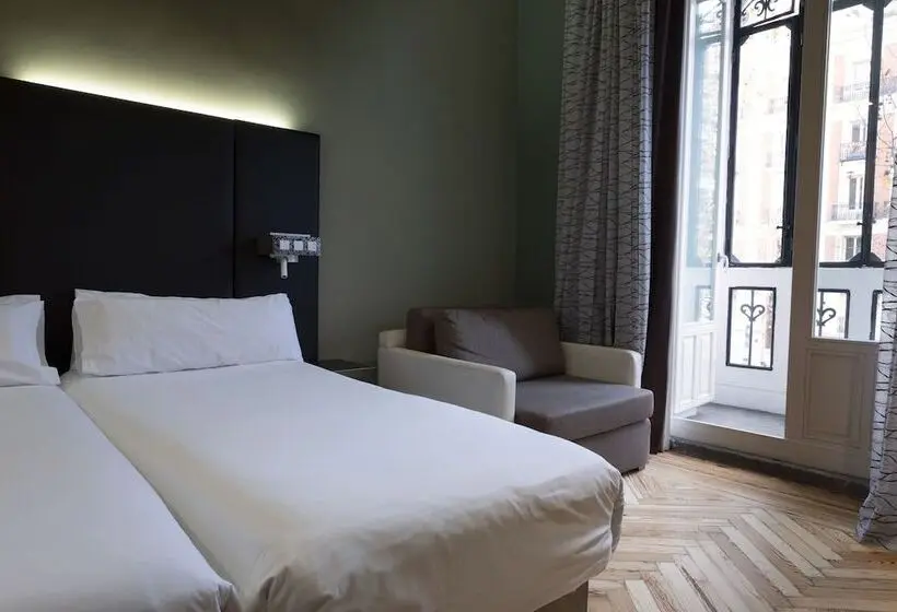 هتل Petit Palace Lealtad Plaza