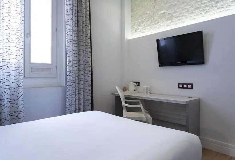 هتل Petit Palace Lealtad Plaza
