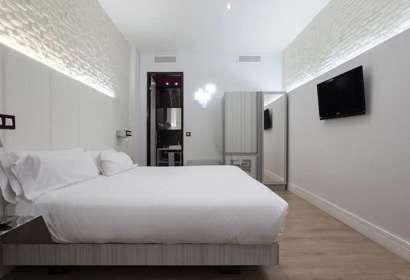 هتل Petit Palace Lealtad Plaza