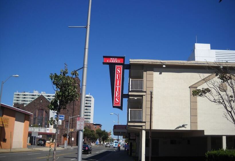 فندق Red Carpet Inn & Suites