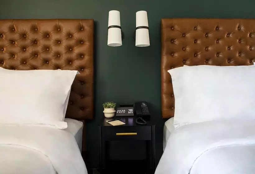 בית מלון כפרי The Lloyd Stamford, Tapestry Collection By Hilton