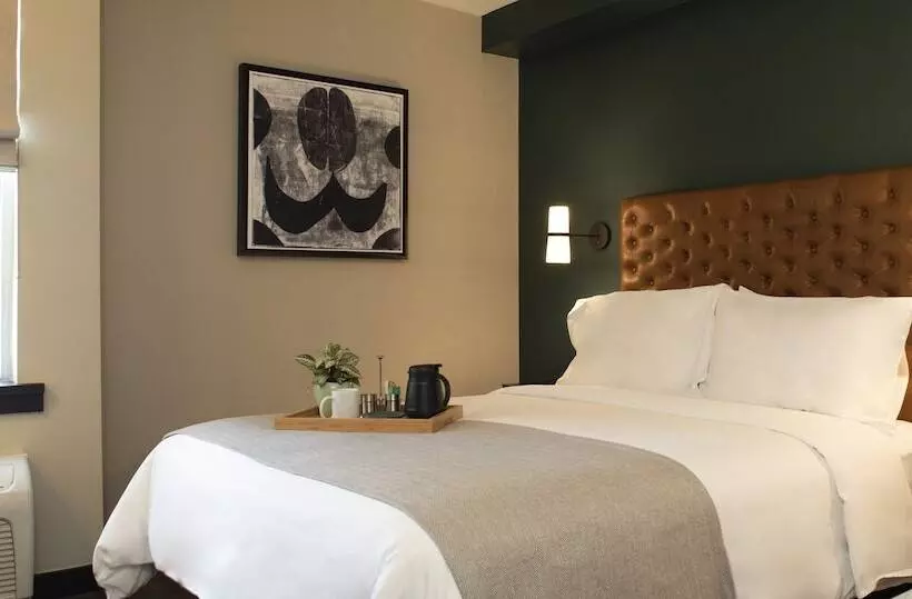 בית מלון כפרי The Lloyd Stamford, Tapestry Collection By Hilton