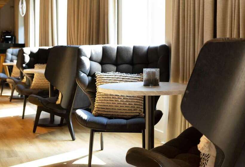 فندق The Lloyd Stamford, Tapestry Collection By Hilton