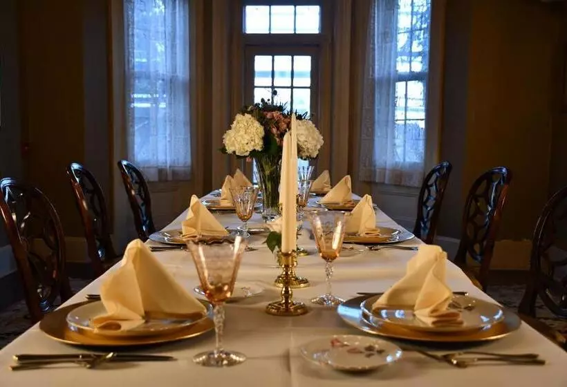 Отель The Sayre Mansion