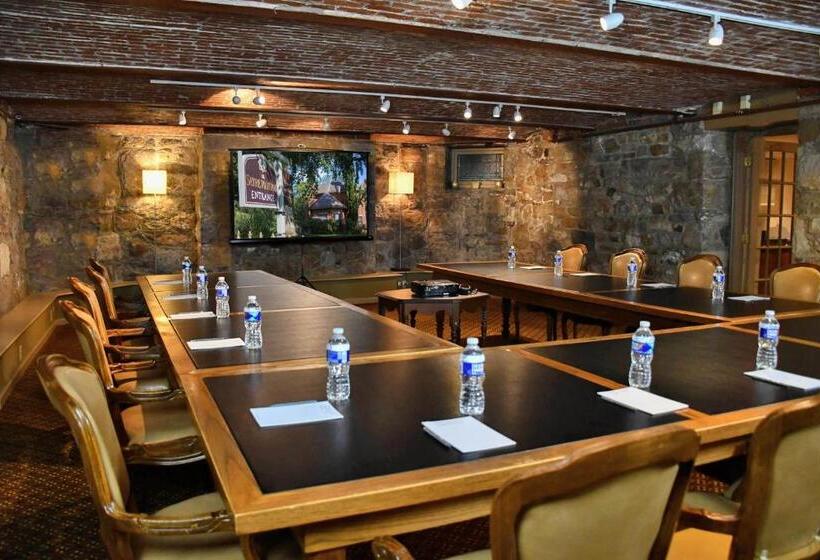 בית מלון כפרי The Sayre Mansion