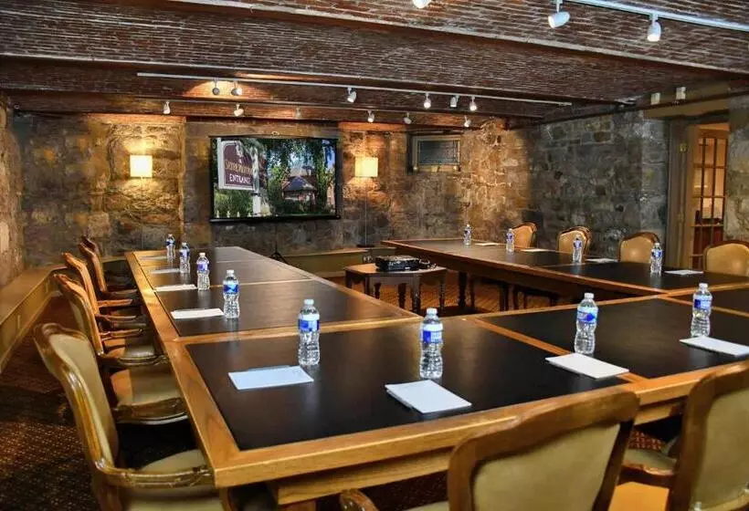 Отель The Sayre Mansion