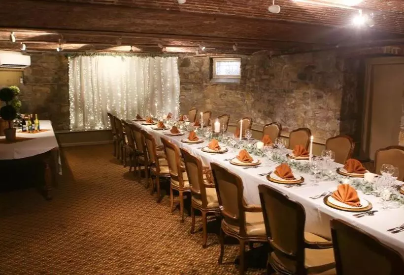 Отель The Sayre Mansion