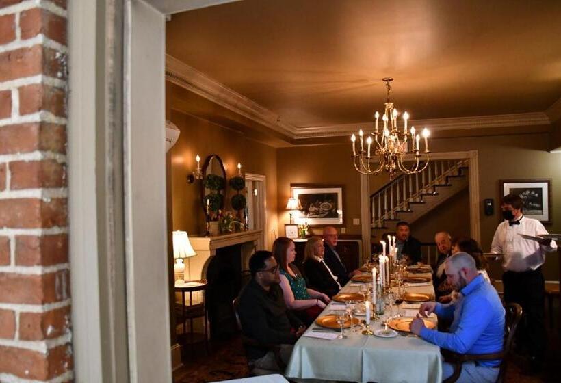 בית מלון כפרי The Sayre Mansion