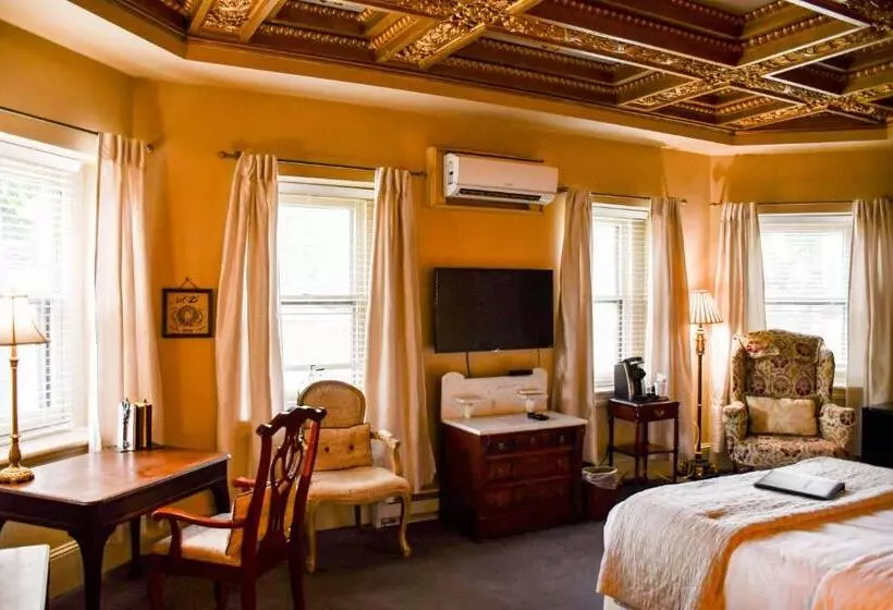 Отель The Sayre Mansion