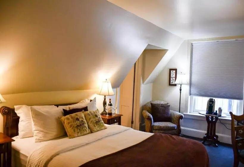 Отель The Sayre Mansion