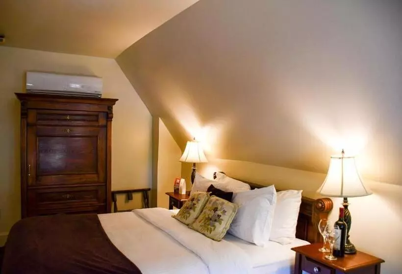 Отель The Sayre Mansion