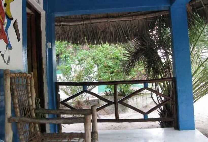 בית מלון כפרי Twisted Palms Lodge & Restaurant