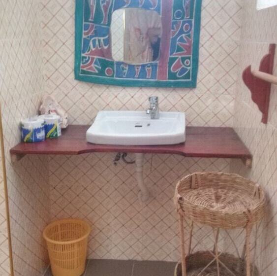 בית מלון כפרי Twisted Palms Lodge & Restaurant