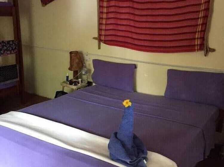 בית מלון כפרי Twisted Palms Lodge & Restaurant