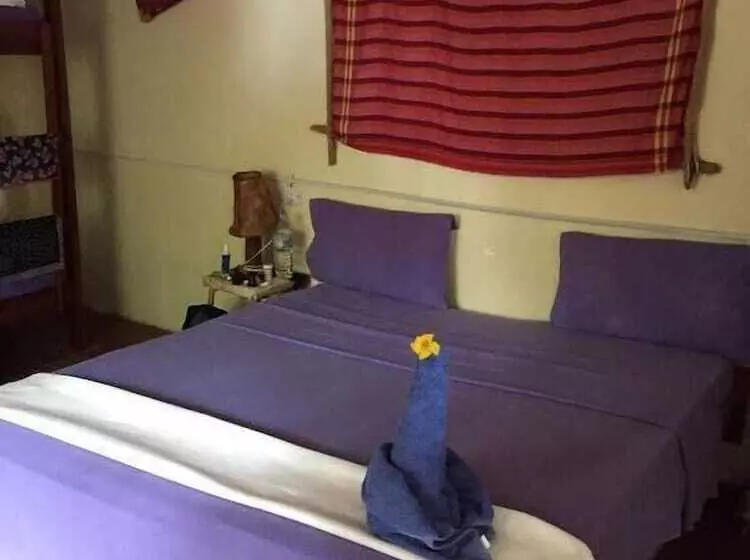 Otel Twisted Palms Lodge & Restaurant