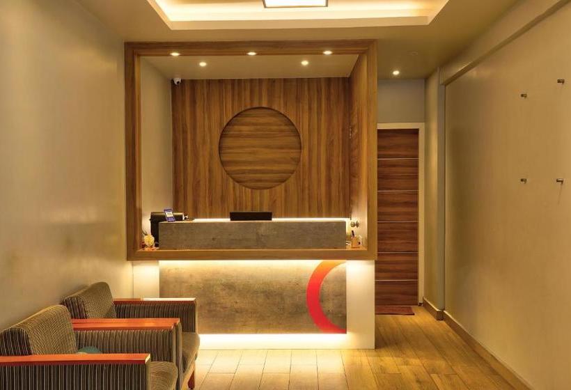 Отель Collection O 39209 Cine City