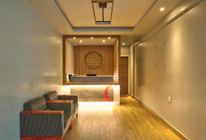 Отель Collection O 39209 Cine City