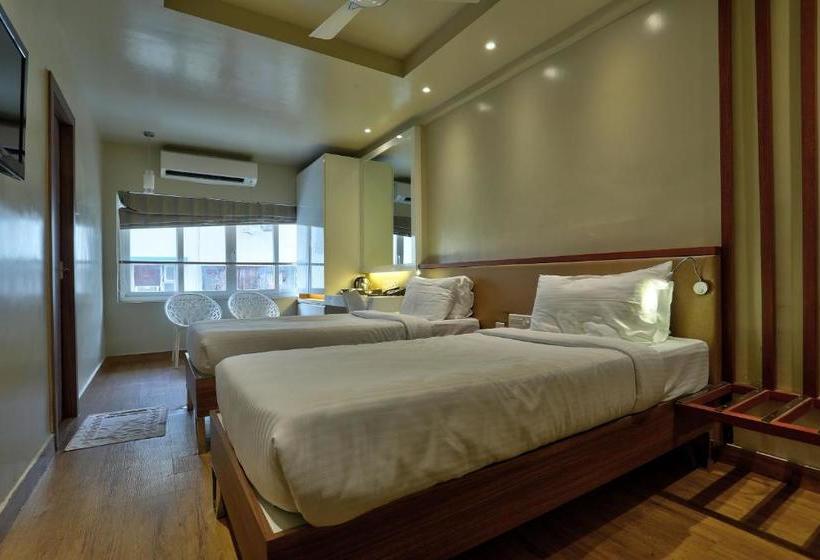 Отель Collection O 39209 Cine City