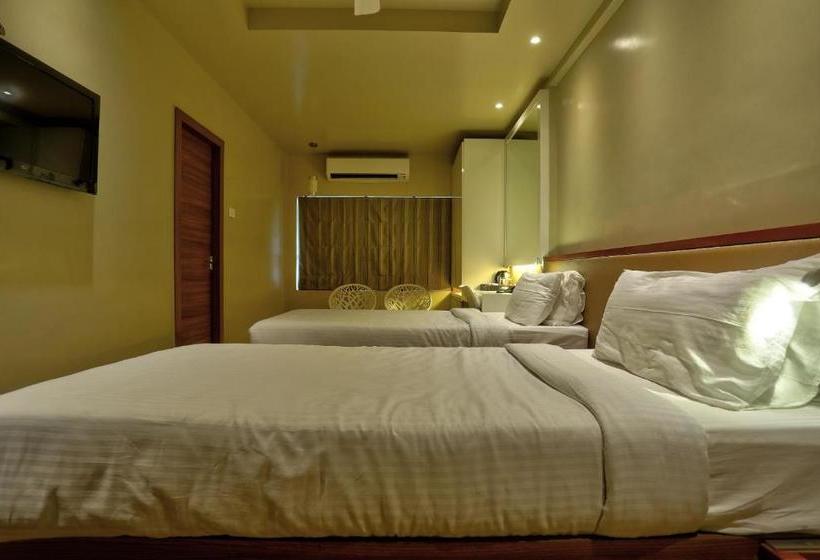 Отель Collection O 39209 Cine City