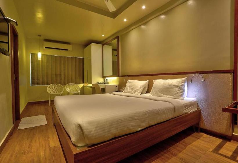 Отель Collection O 39209 Cine City