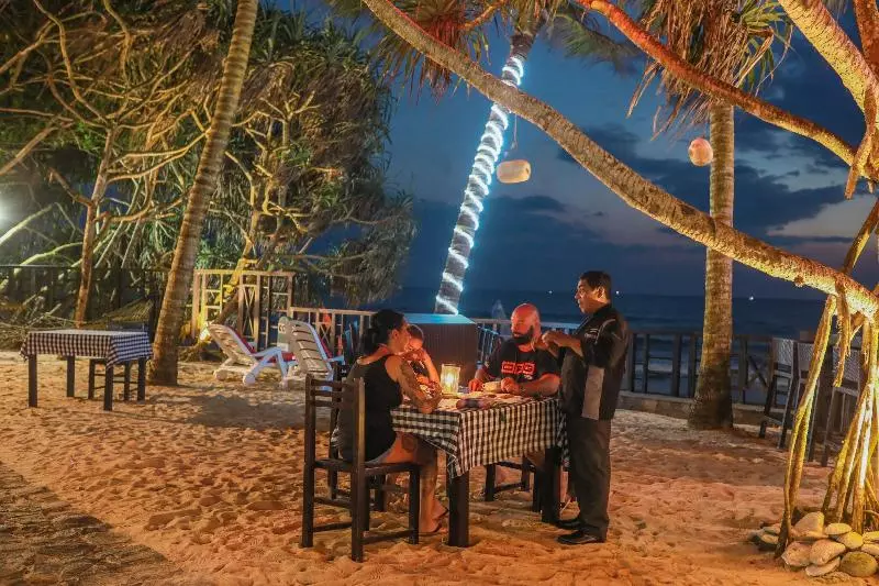 בית מלון כפרי Dalawella Beach Resort