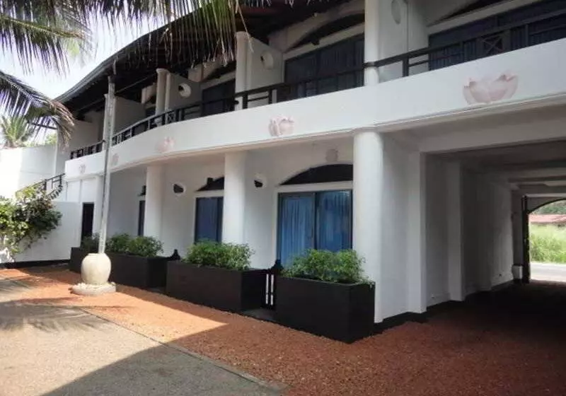 בית מלון כפרי Dalawella Beach Resort