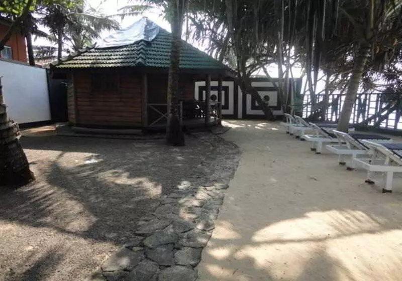 בית מלון כפרי Dalawella Beach Resort