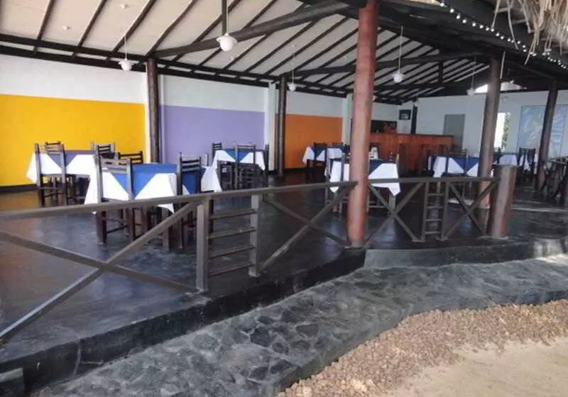 בית מלון כפרי Dalawella Beach Resort