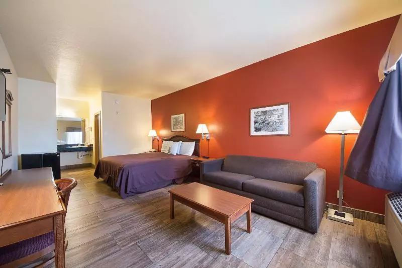 Отель Lone Star Inn And Suites Victoria