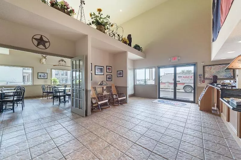 Отель Lone Star Inn And Suites Victoria