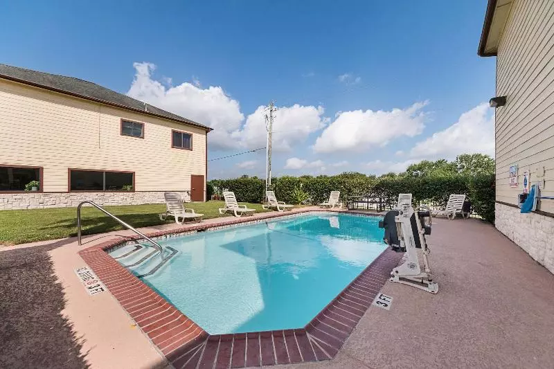 Отель Lone Star Inn And Suites Victoria