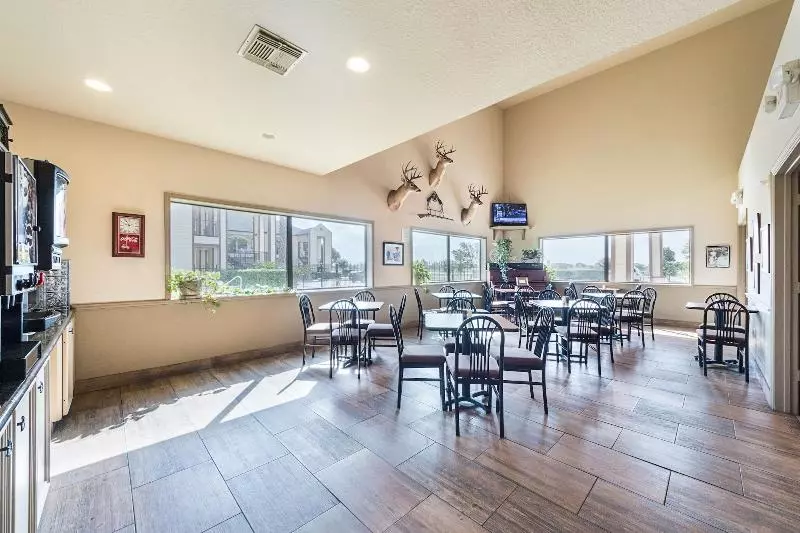 Отель Lone Star Inn And Suites Victoria