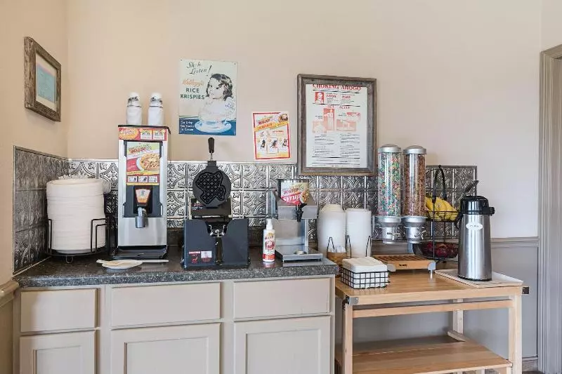 Отель Lone Star Inn And Suites Victoria