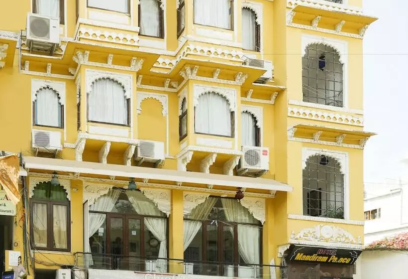 Hotel Mandiram Palace