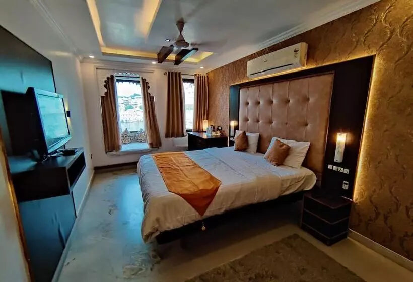 Hotel Mandiram Palace