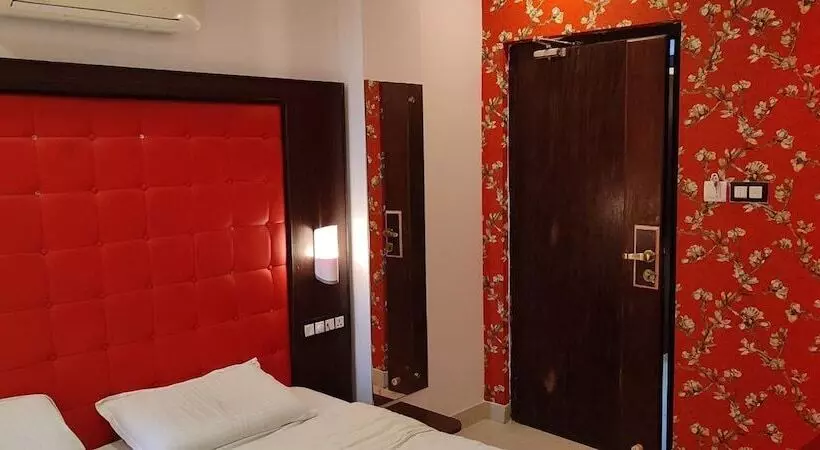 Hotel Mandiram Palace